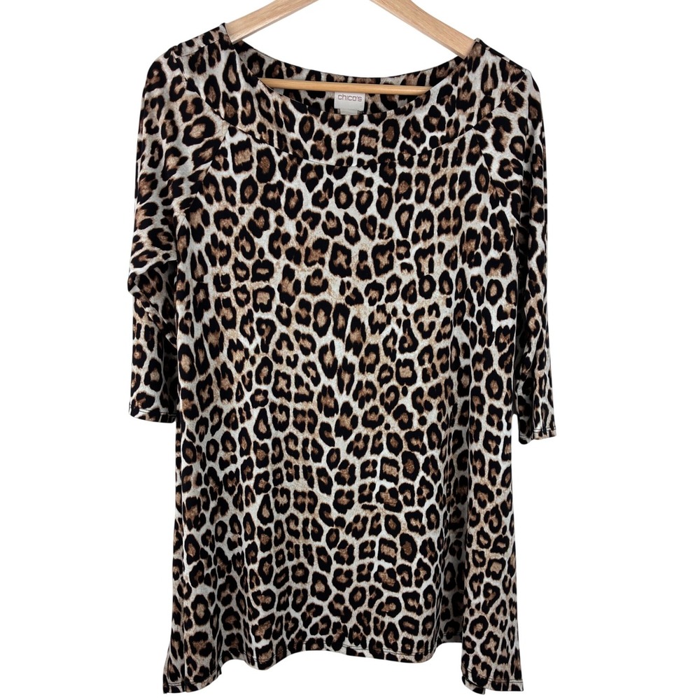 Chico's Leopard Print Sharkbite Hem Top 3/4 Sleeve Size 1 Stretch Animal Print - Picture 3 of 10